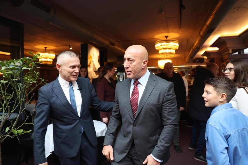 Haradinaj uron Burim Ramadanin për librin: Vepër e çmuar që pasqyron realitetin e sotëm gjeopolitik