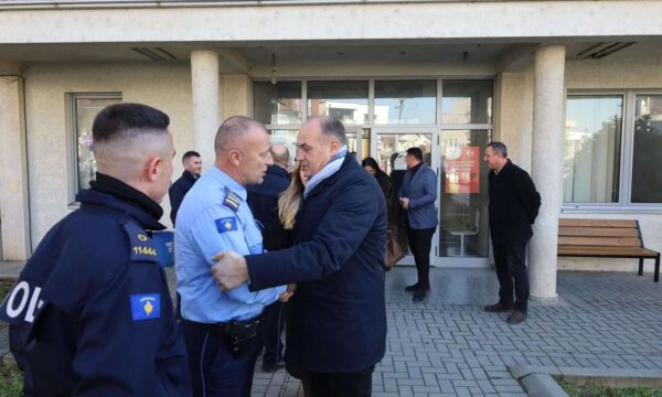 Enver Hoxhaj takon policinë, ekipin emergjent dhe zjarrfikësit në Suharekë: Respekt dhe mirënjohje për superheronjtë tanë