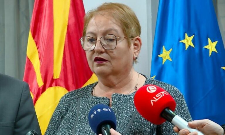 Maqedonia largon nga puna edukatoren, ministrja e Arsimit nis kontrolle në shkolla, festohej me uniforma të UÇK-së