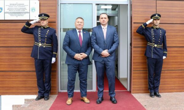 Policia e Kosovës dhe ajo e Shqipërisë konferencë për një operacion të përbashkët në luftën ndaj kontrabandës/trafikimit me armë