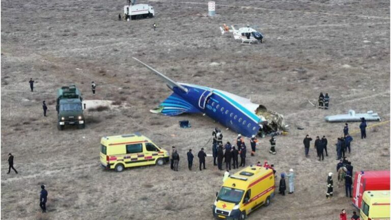 Provat sugjerojnë se kundërajrorët rusë e goditën avionin e udhëtarëve para se të rrëzohej