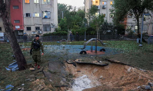 Së paku 16 të lënduar pasi një raketë e hedhur prej Jemenit godet Tel Avivin