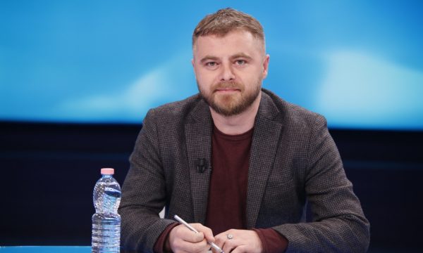 Tasholli: Pasi i dështoi aktakuza e parë, Haga po e nis me tjetrën, duhet t’i bëhet auditim për persekutim të njerëzve të UÇK-së