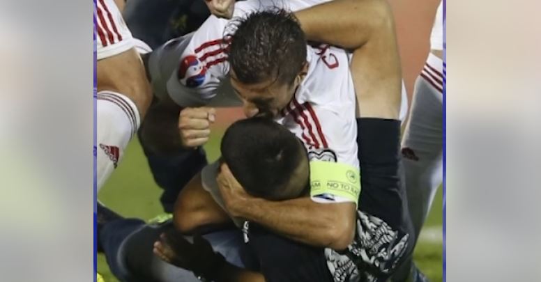 Lorik Cana flet për përleshjen me tifozin serb në vitin 2014: Ma kafshoi gishtin, gati sa nuk ma këputi