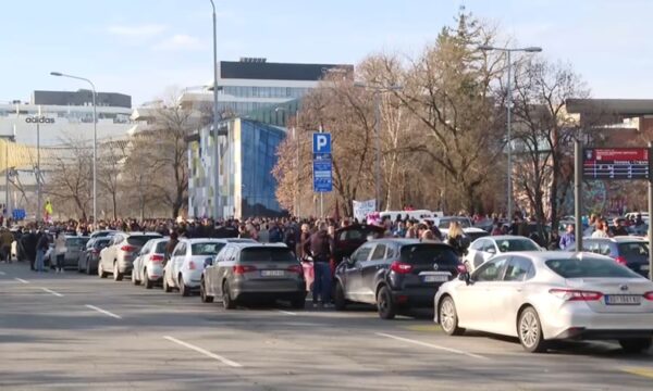 Vazhdojnë protestat në Serbi, studentët nga Beogradi nisen në këmbë për Novi Sad