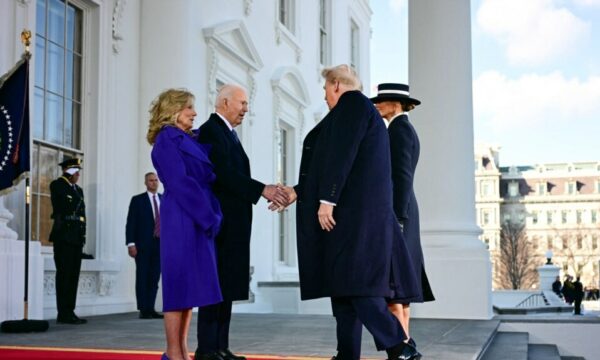 Trump mbërrin në Shtëpinë e Bardhë, Biden e mirëpret: Mirë se vini në shtëpi