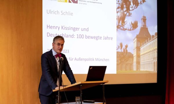 Profesori gjerman në Berliner Zeitung: Kosovës i duhen politikanë si Lumir Abdixhiku për realizimin e perspektivës europiane