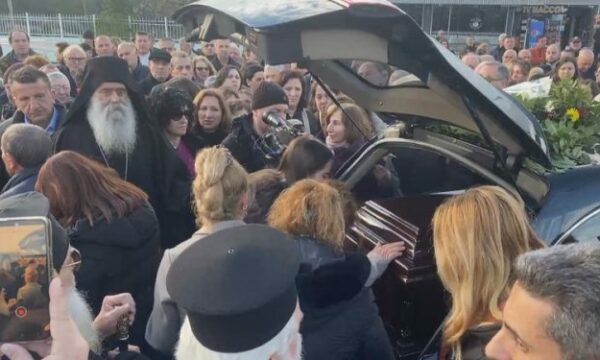 Trupi i Kryepeshkopit Anastas mbërrin në Shqipëri, të enjten ceremonia mortore