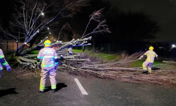 Moti i keq godet Britaninë, anulohen qindra fluturime