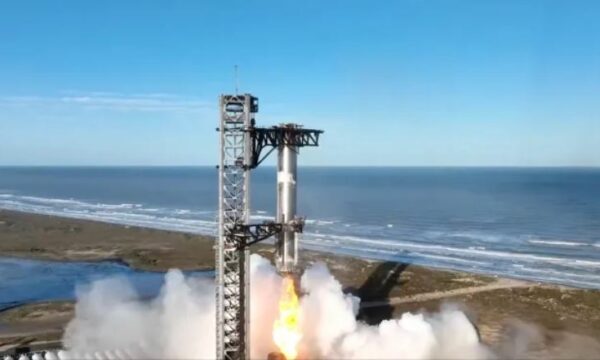 Raketa e SpaceX shpërthen pas nisjes, disa linja ajrore detyrohen të devijojnë fluturimet