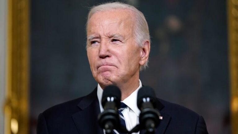 Biden fal anëtarët e familjes në minutat e fundit të presidencës