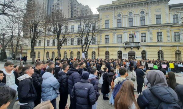 Vazhdojnë protestat në Serbi, studentët u bëjnë thirrje qytetarëve për grevë të madhe të premten e 24 janarit