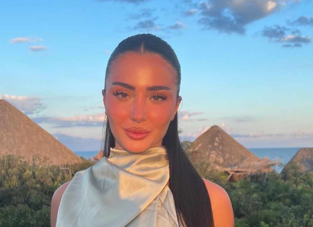 Alba Vukaj me poza sensuale nga Afrika