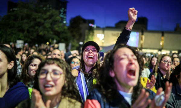 Izraelitët dhe palestinezët mirëpresin fillimin e armëpushimit