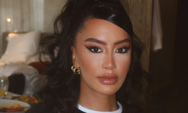 Dafina Zeqiri sqaron për herë të parë arsyen pse vazhdon të mbajë koncerte, ani pse shtatzënë