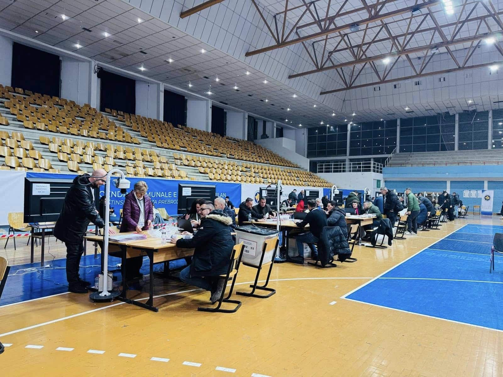 KQZ: Po vazhdon numërimi i votave për kandidatët për deputetë në disa komuna, pasdite pritet të fillojë edhe në Pejë e Podujevë
