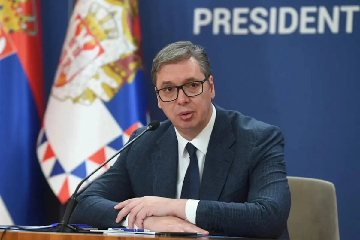 Hijet e ’90-ave, Vuçiqi dhe mosangazhimi i Perëndimit