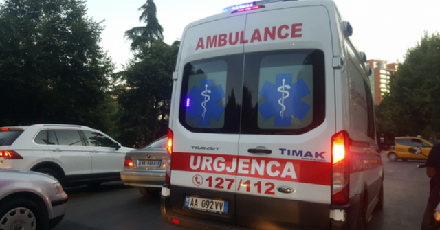E rëndë: Bie nga ndërtesa, vdes punëtori në Tiranë