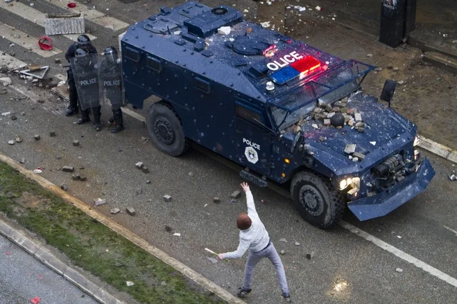 Mungojnë tre të akuzuar, shtyhet sërish seanca ndaj aktivistëve të LVV-së lidhur me protestën e vitit 2015