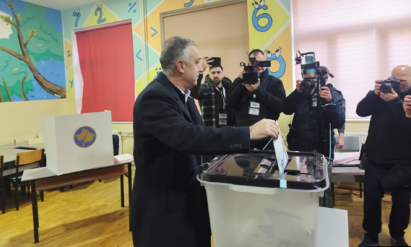 Nis votimi në Veri, voton edhe kryetari i Listës Serbe