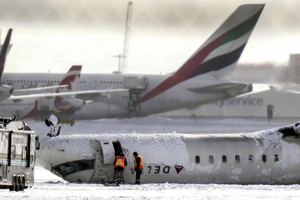 Kompania ajrore e aeroplanit që u përplas në Toronto po ua ofron nga 30 mijë dollarë secilit pasagjerë