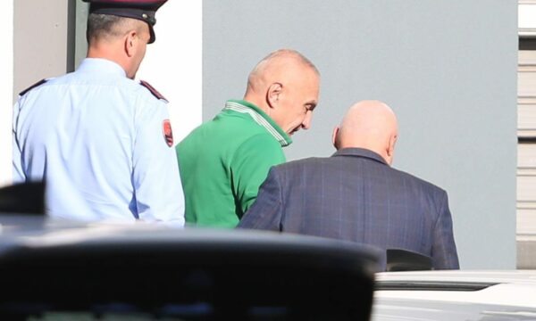 Shtatë muaj pas arrestimit, Meta mbetet në burg, avokati flet për “inkuizicion”