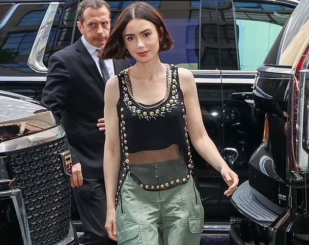 Aktorja Lily Collins bëhet nënë për herë të parë