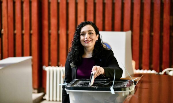 Osmani u bën ftesë qytetarëve të votojnë: Kosova është e juaja, e ardhmja është në duart tuaja