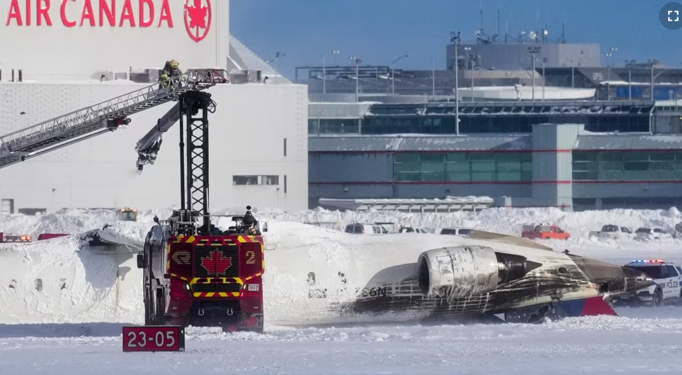 Mbijetojnë të gjithë personat që ishin në aeroplanin e përplasur në Toronto