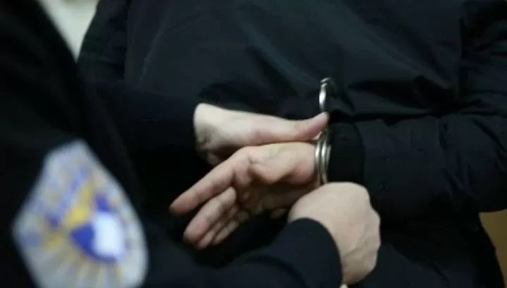 Arrestohet një zyrtar i administratës lokale në Gjakovë, nën dyshimet për marrje ryshfeti