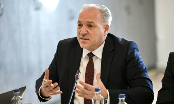 Qeveria Kurti në detyrë mblidhet nesër: A do të shkarkohet ministri Fikrim Damka?
