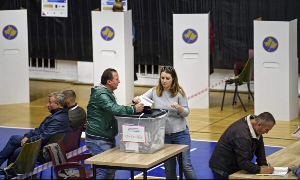 Edhe rreth 10% të vendvotimeve të pa procesuara, numri i votuesve afër 800 mijëshit