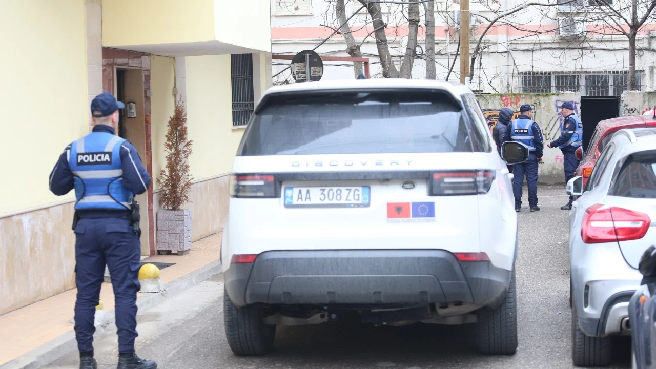 Detaje misterioze nga vrasja me thikë e 30 vjeçares në Tiranë, kishte marrë me qira banesën së bashku me një burrë