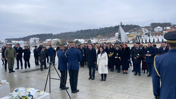 ​Osmani e Kurti bëjnë homazhe në Prekaz, nuk flasin për media