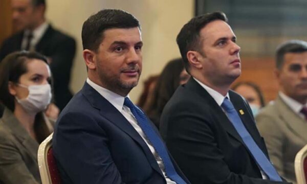 Shenoll Muharremi: Krasniqi e Abdixhiku janë e ardhmja e vendit, janë përtej diskursit me luftë e Serbi