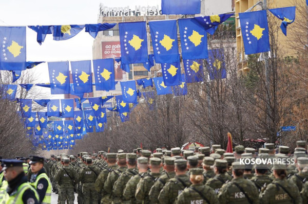 ​Sot në Prishtinë parakalojnë FSK dhe Policia e Kosovës