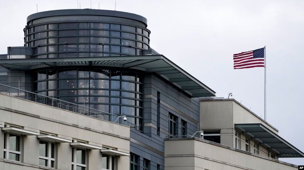 Trump urdhëron reformim të trupës diplomatike