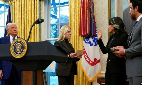 Tulsi Gabbard betohet si drejtuese e zbulimit kombëtar