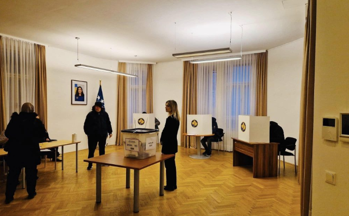 Mbi 20 mijë qytetarë u regjistruan për të votuar në konsullata, dolën rreth 5 mijë më pak