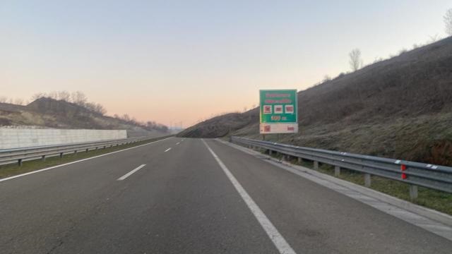 Mbyllet një segment i autostradës “Ibrahim Rugova” për shkak të rrëshqitjes së dheut