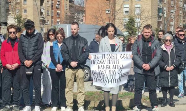 Për herën e nëntë, studentët dhe banorët serbë në veri nderuan viktimat e stacionit hekurudhor në Novi Sad