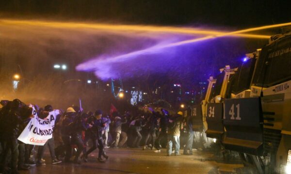 Turqia arreston mbi 300 persona gjatë protestave kundër arrestimit të Imamoglut