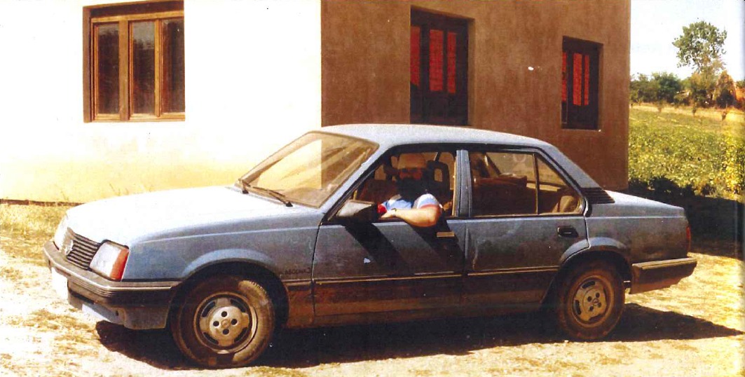 Adem Jashari me plis të bardhë në “Opel Ascona”, historiani publikon fotografinë e veçantë