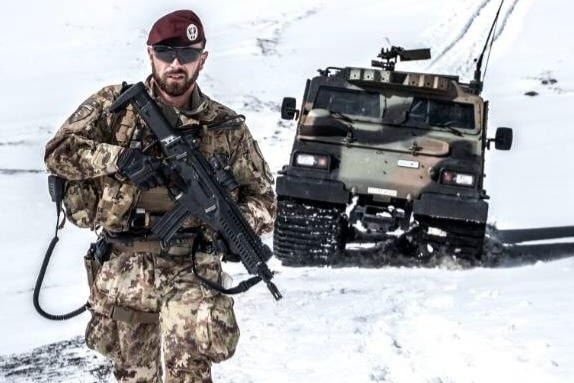 KFOR’i italian patrullon përgjatë kufirit me Serbinë në Istog