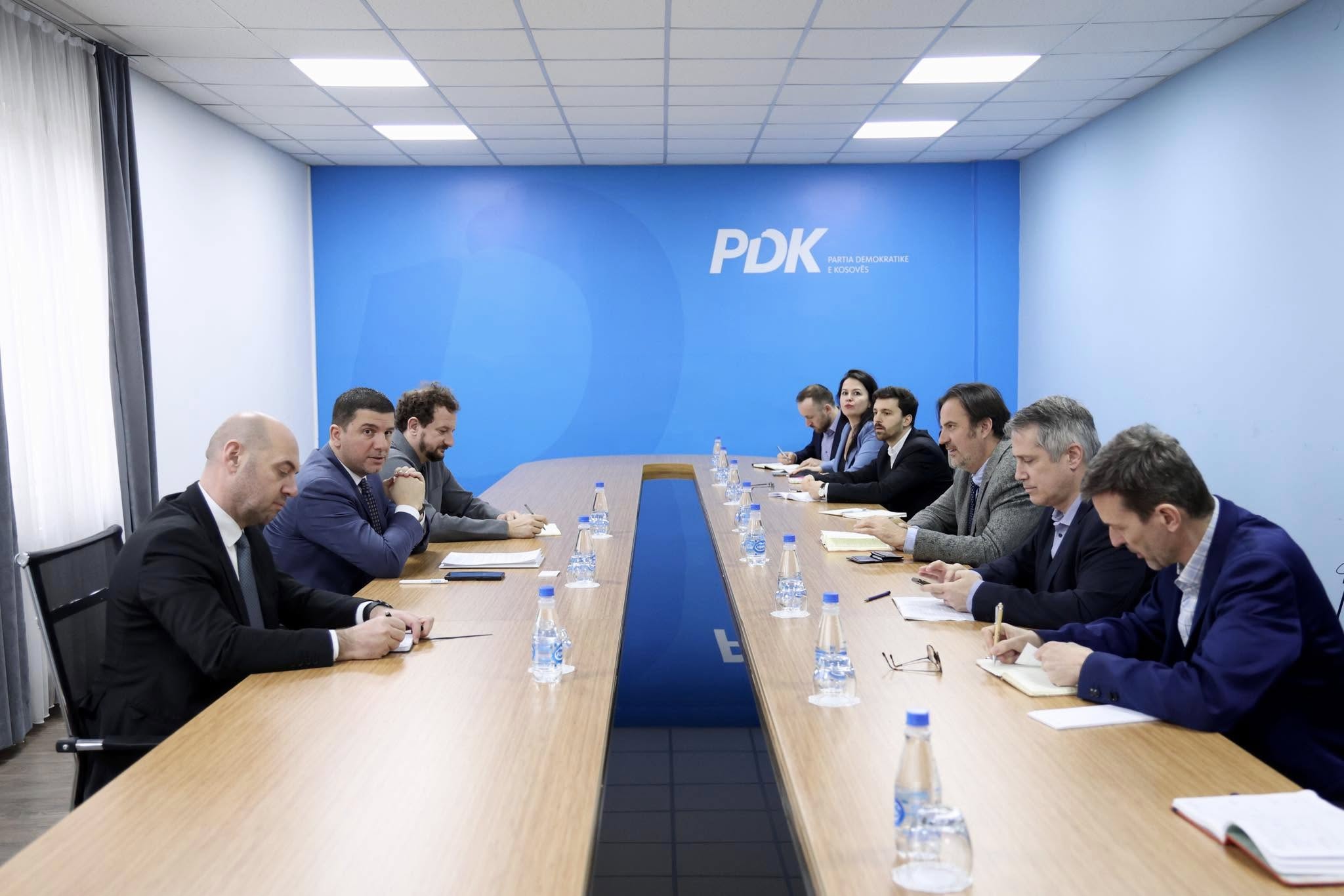 Krasniqi takon përfaqësuesit e instituteve kryesore evropiane, diskuton për të ardhmen e Kosovës në raport me BE