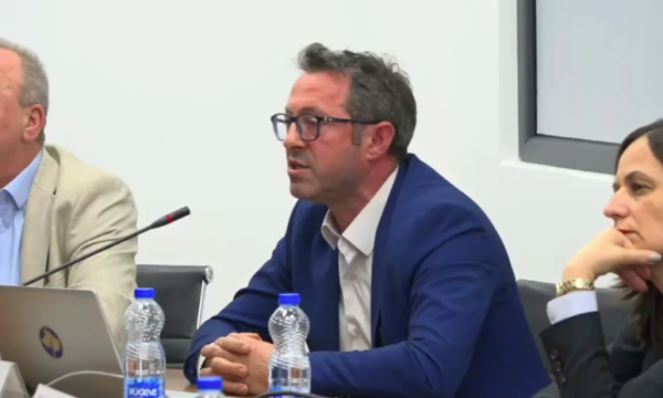 Krasniqi i VV-së sulmon ulët gjyqtarin shqiptar të Supremes pas vendimit për Listën Serbe, ia serbizon mbiemrin