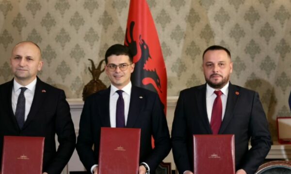 “Maqedonia e Veriut nuk pritet t’i bashkohet marrëveshjes trelaterale ushtarake”
