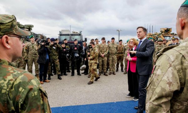 Rutte takon ushtarët e KFOR-it: Prania e NATO-s është një demonstrim konkret i përkushtimit tonë për sigurinë e Kosovës dhe rajonit