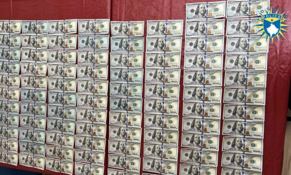 Arrestohet një i dyshuar për falsifikim të parave, sekuestrohen 9 mijë dollarë amerikanë