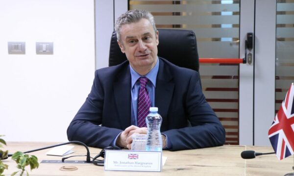 Ambasadori britanik: Nëse s’gjen zgjidhje deri nesër, Kosova hyn në një territor të panjohur